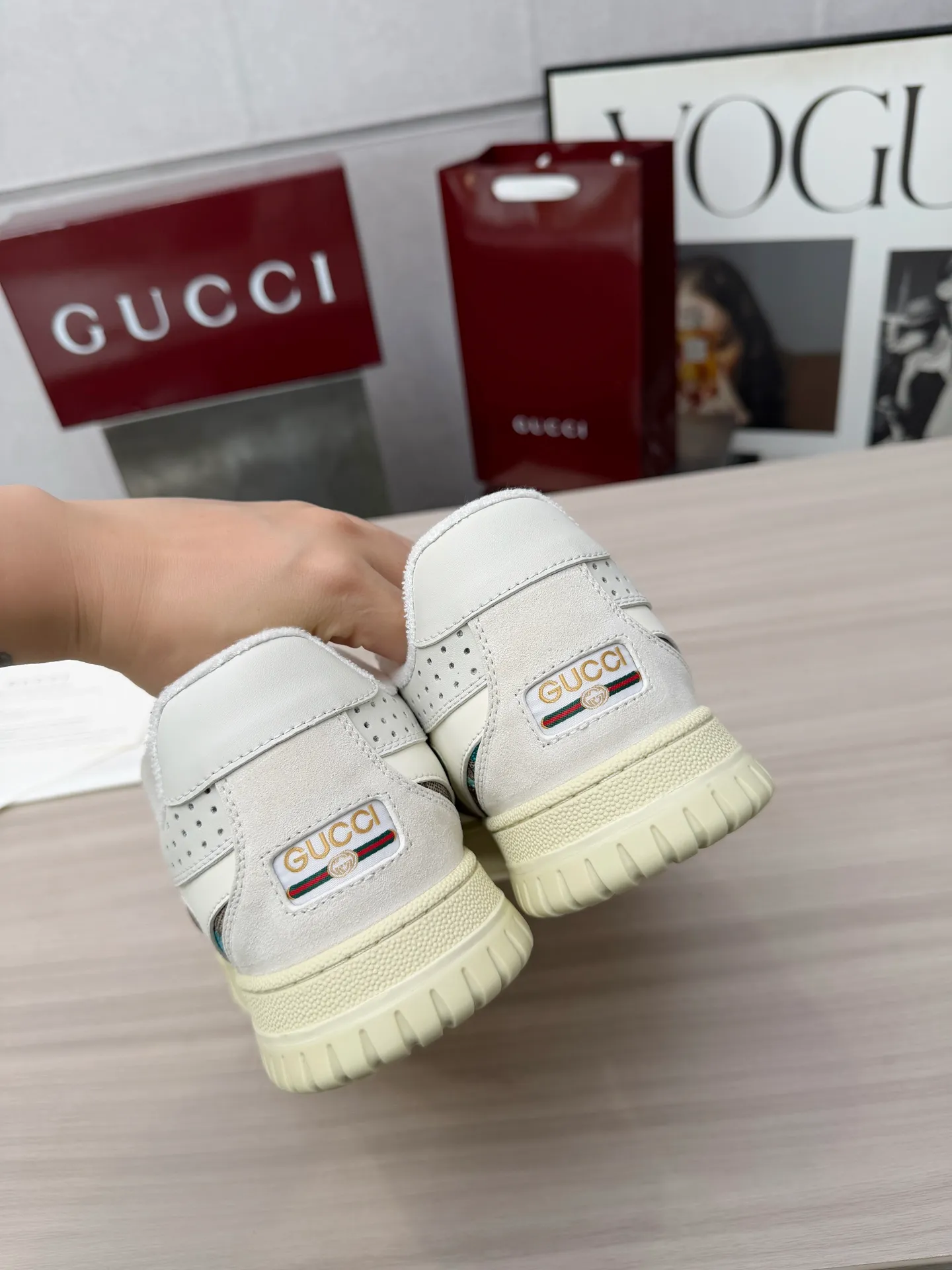 [G Home] P: 600💰 Men's Size: Men's 39-44 (45 custom-made) 🆕2025.GUCC Gucci original order quality The latest popular high and low top distressed couple sneakers series are shipped. Original purchase, development and production. This high and low top sneakers adopt a basketball-style silhouette design, cleverly integrated with hollow panels and distressed effects, showing unique ingenuity. The ingenuity incorporates brand logo details such as interlocking Double G styling accessories and Gucci lettering, a low-key tribute to the brand's design heritage. Exquisite packaging at the delivery counter 🛍📦 ▪️ Fabric: Original customized imported first-layer cowhide ▪️ Inner lining: Imported first-layer cowhide ▪️ Sole: Original molded two-color TPU sole ▪️ Sole thickness: 3cm